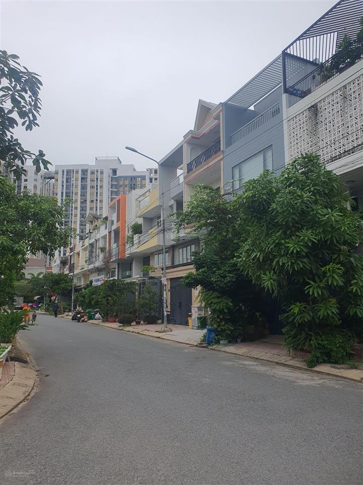 Cần bán nhanh 185m2 đường 16m khu hưng phú giá 73 triệu/m2