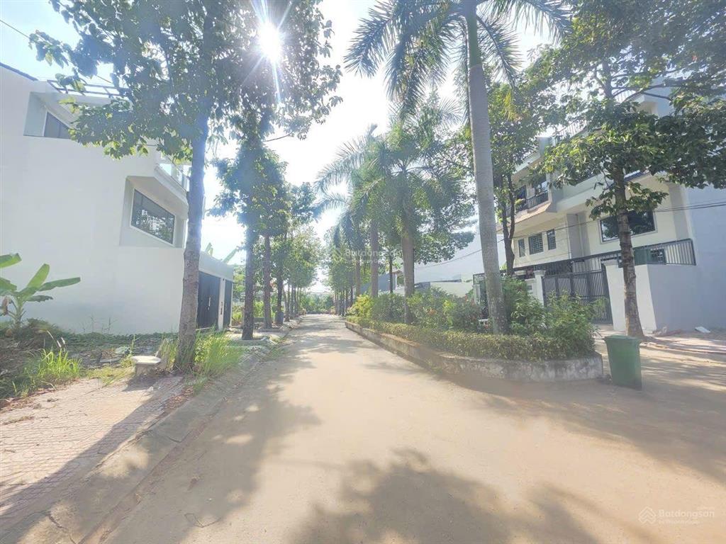 Chủ cần tiền bán lô đất 100m2 một sẹc bưng ông thoàn giá 4.5 tỷ