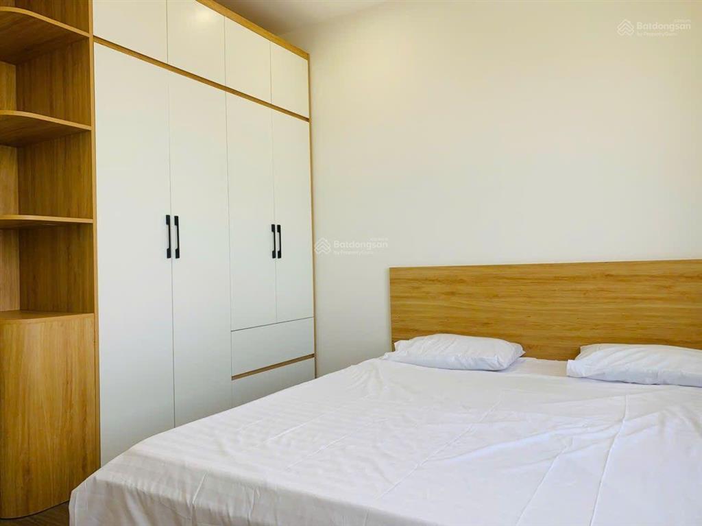 Cho thuê căn 2 ngủ, dt 65m2, nội thất mới 100% tại fpt plaza 3