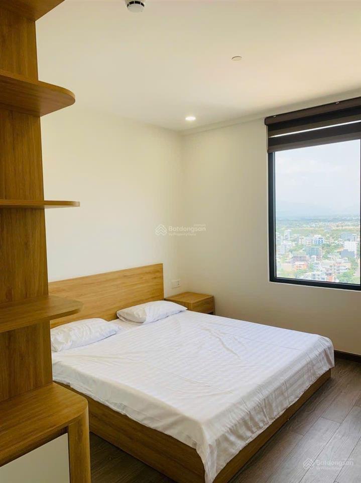 Cho thuê căn 2 ngủ, dt 65m2, nội thất mới 100% tại fpt plaza 3