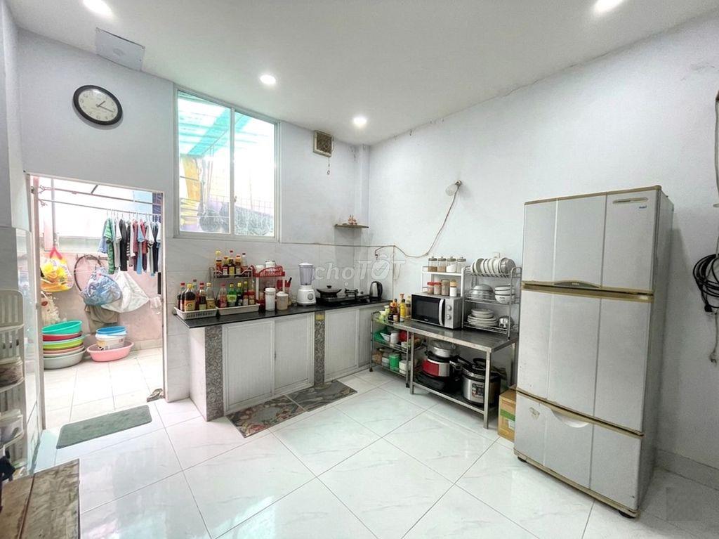 Bán nhà 3 tầng 106m2 Tân Phú 4PN 3WC sân thượng rộng