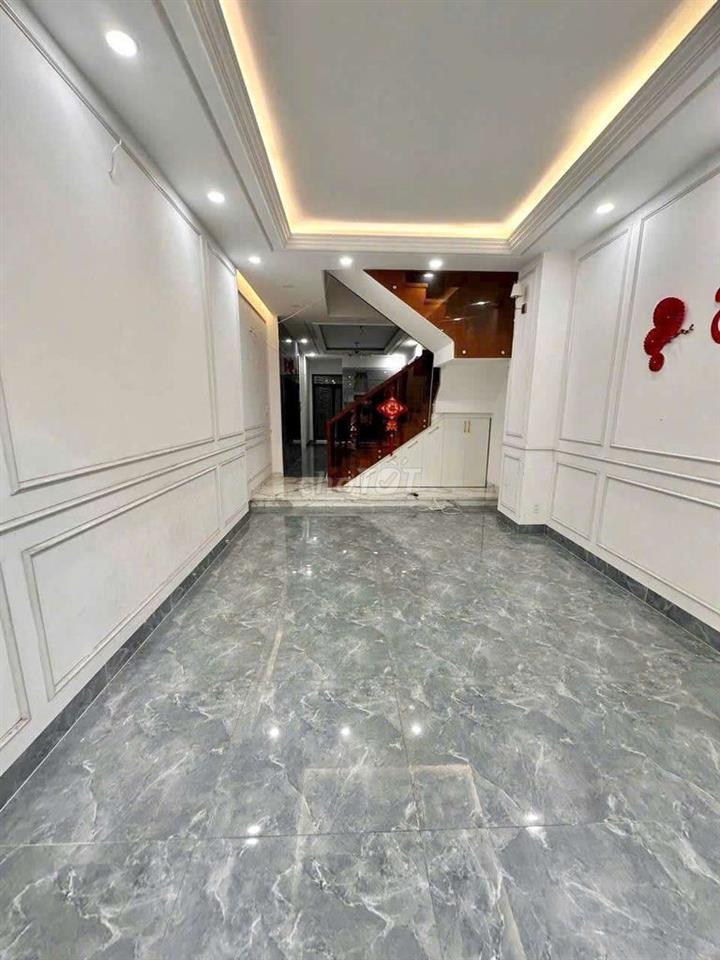 nhà đẹp dt lớn rộng rãi 5,5m ngang dài 20m , nhà mới 15triệu