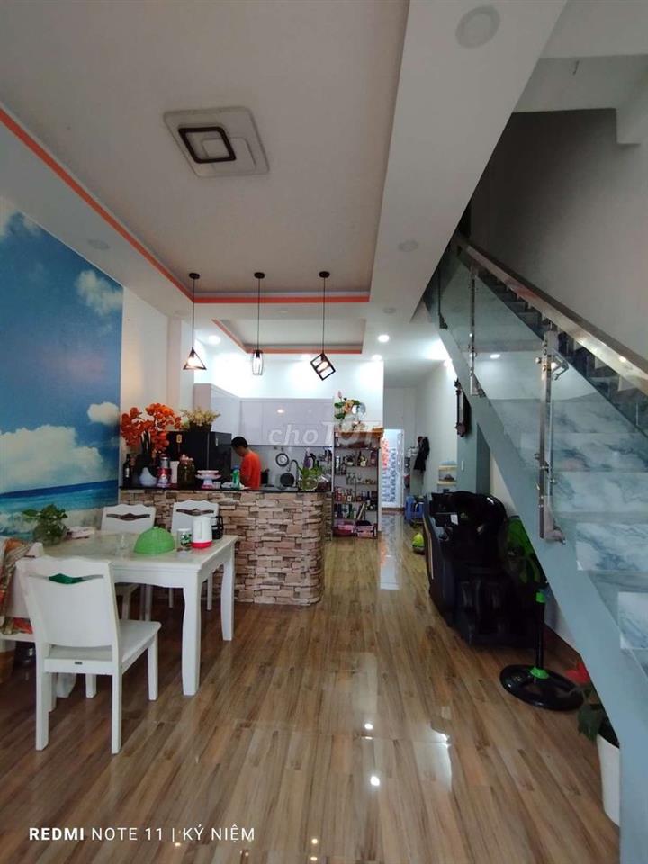 Bán nhà đẹp , xây chắc chắn Dt 4 x 18 , Sổ Hồng Riêng, Chính Chủ