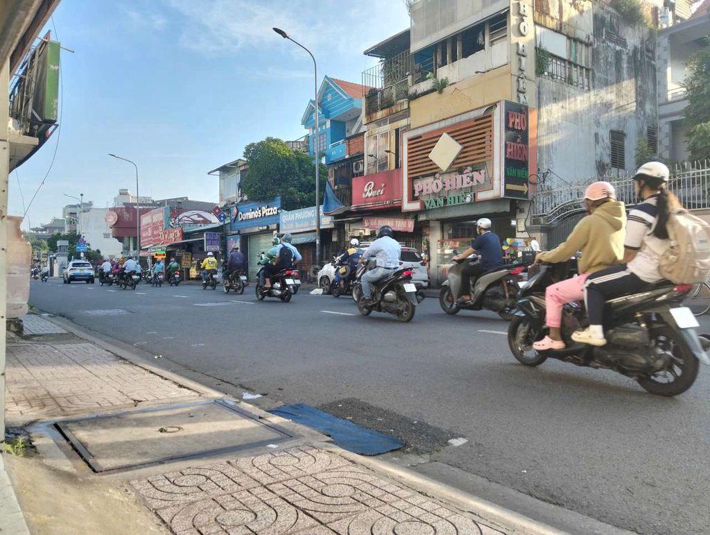 Cho thuê nguyên căn mặt tiền Nguyễn Kiệm