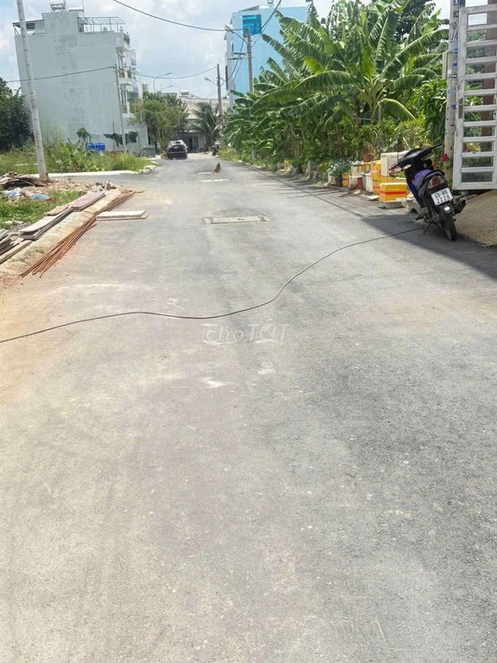 Nhà dt 4m x 11m Gần trường Cao đẳng Điện lực Q12