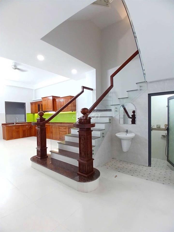 NHÀ GẦN AEON TÂN PHÚ - 82M2 - 4 TẦNG -4PN - 5WC - NHĨN 8 Tỷ TL