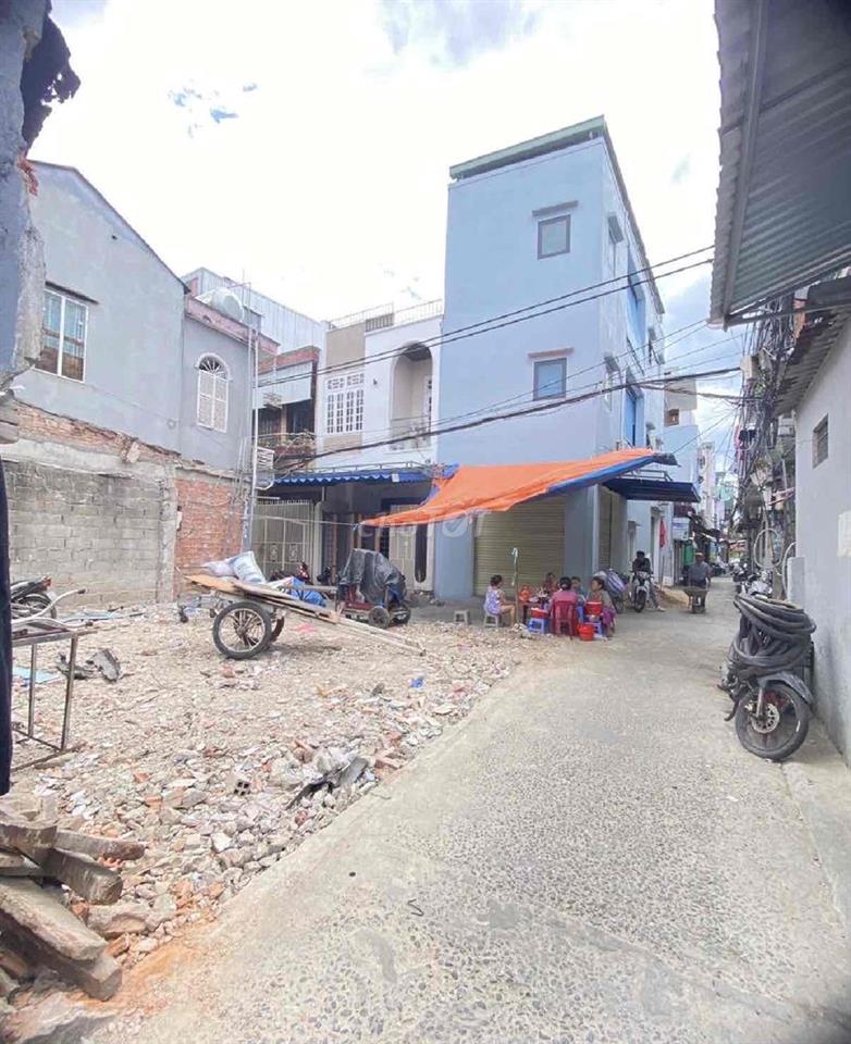 Lô góc 2 MK Trần Cao Vân cách biển NTT vài bước chân, giá 3,85 tỷ