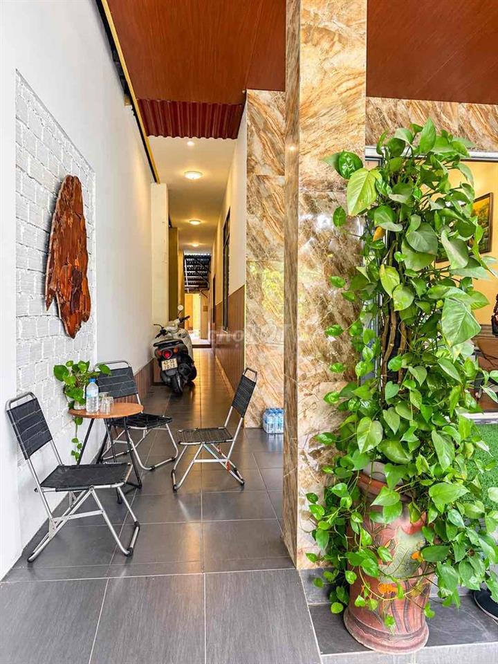 Bán nhà mặt tiền Trường Chinh DT hơn 200m2 giá sụp hầm chỉ nhỉnh 6 tỷ