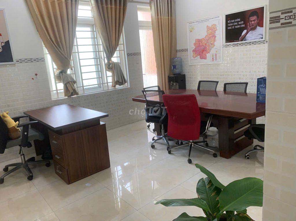 Cần cho thuê văn phòng đầy đủ bàn ghê máy lạnh