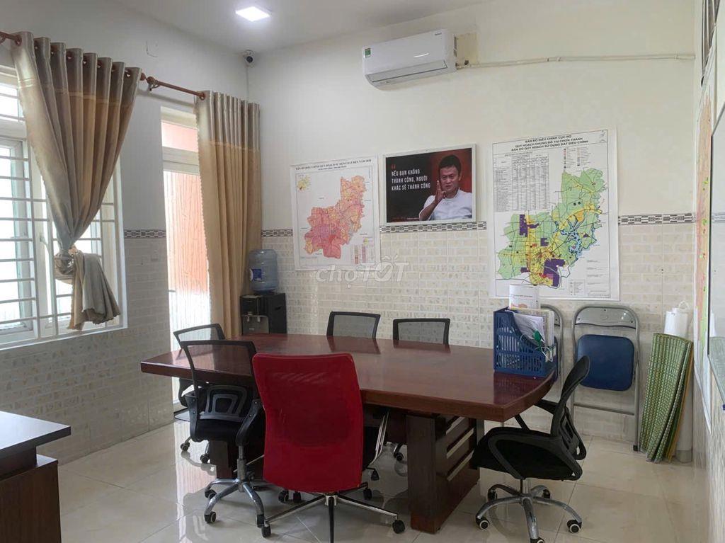 Cần cho thuê văn phòng đầy đủ bàn ghê máy lạnh