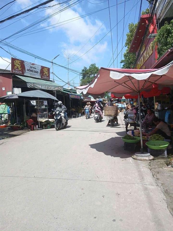 mặt tiền chợ, kinh doanh mọi mặt hàng 