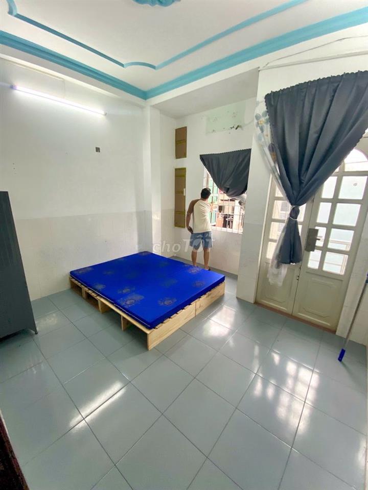 Cho thuê PHÒNG TRỌ BAN CÔNG 20M² - QUẬN 4 - GIỜ GIẤC TỰ DO - AN NINH