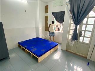 Cho thuê PHÒNG TRỌ BAN CÔNG 20M² - QUẬN 4 - GIỜ GIẤC TỰ DO - AN NINH