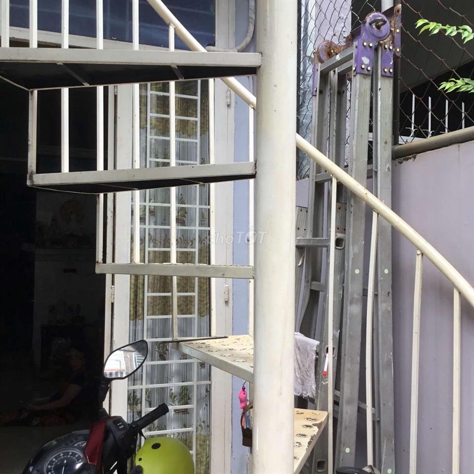 Cho thuê phòng đường Lê Văn Duyệt, gần cầu Bông, có máy lạnh 3.2tr