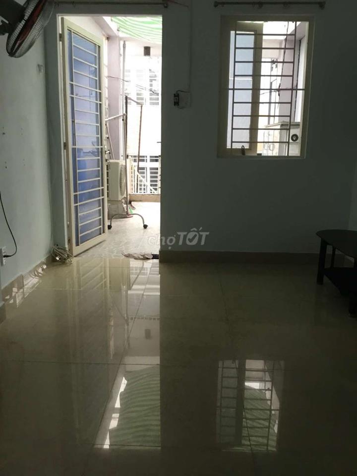 Cho thuê phòng đường Lê Văn Duyệt, gần cầu Bông, có máy lạnh 3.2tr