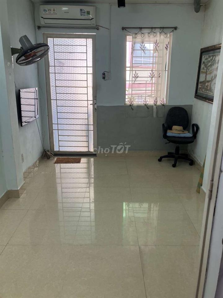 Cho thuê phòng đường Lê Văn Duyệt, gần cầu Bông, có máy lạnh 3.2tr