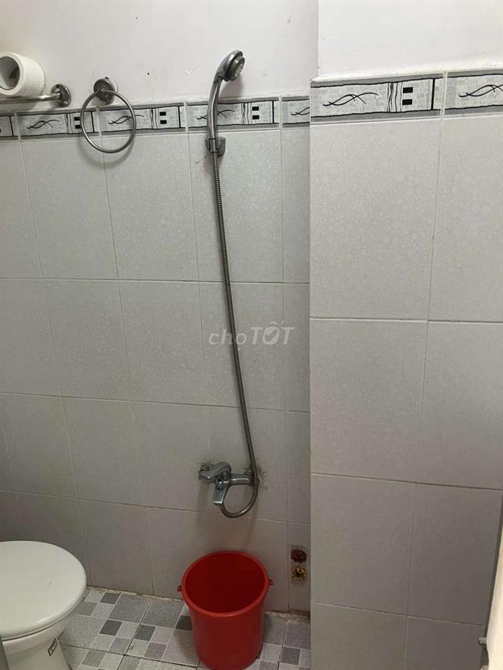 Cho thuê phòng đường Lê Văn Duyệt, gần cầu Bông, có máy lạnh 3.2tr