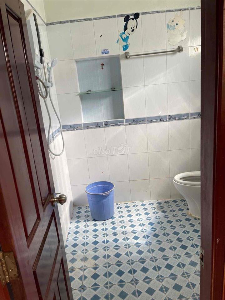 nhà còn dư 1 phòng cho thuê lưu ý chỉ nhận cặp đôi và nữ