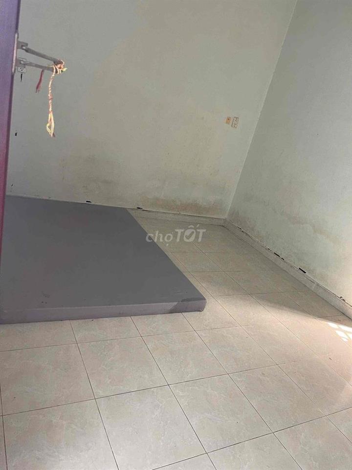 nhà còn dư 1 phòng cho thuê lưu ý chỉ nhận cặp đôi và nữ