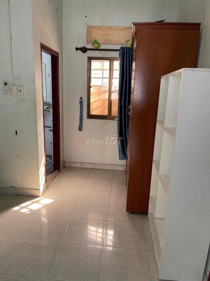 nhà còn dư 1 phòng cho thuê lưu ý chỉ nhận cặp đôi và nữ