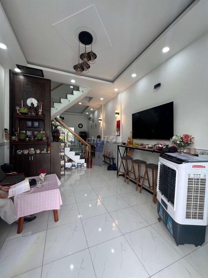 Chính chủ bán nhà đẹp 3 lầu , 3 PN , kdc hiện hữu, Quốc lộ 50 Quận 8