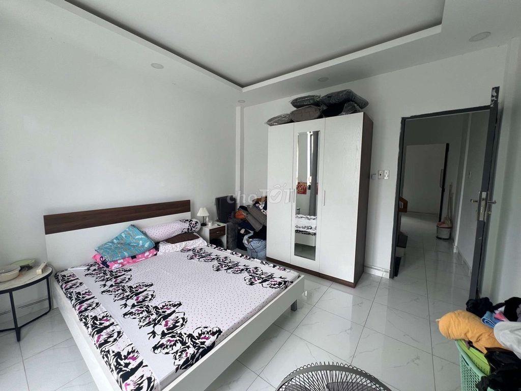 Chính chủ bán nhà đẹp 3 lầu , 3 PN , kdc hiện hữu, Quốc lộ 50 Quận 8