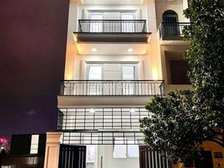 Phòng pent - 2 PN - bên cạnh Văn Lang CS3, thang máy. 