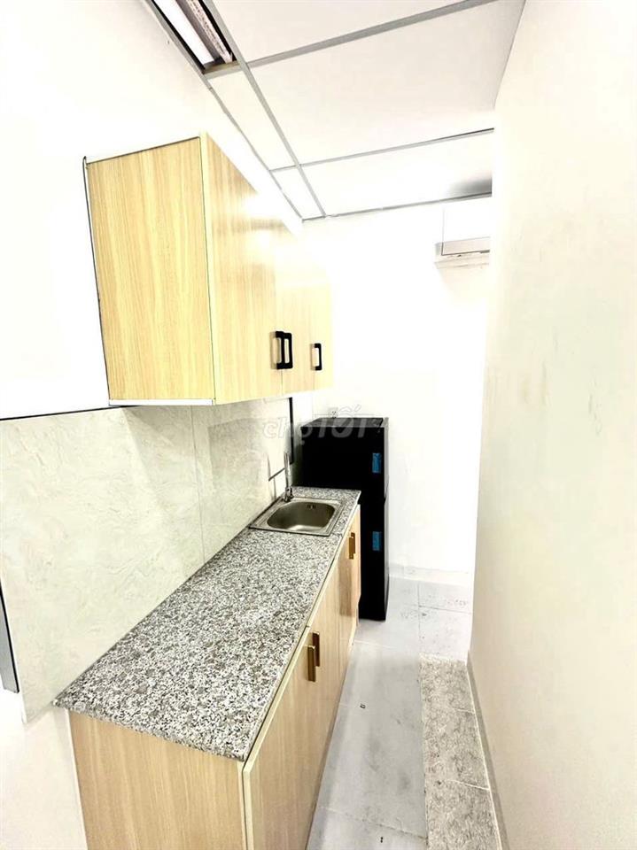 Phòng pent - 2 PN - bên cạnh Văn Lang CS3, thang máy. 