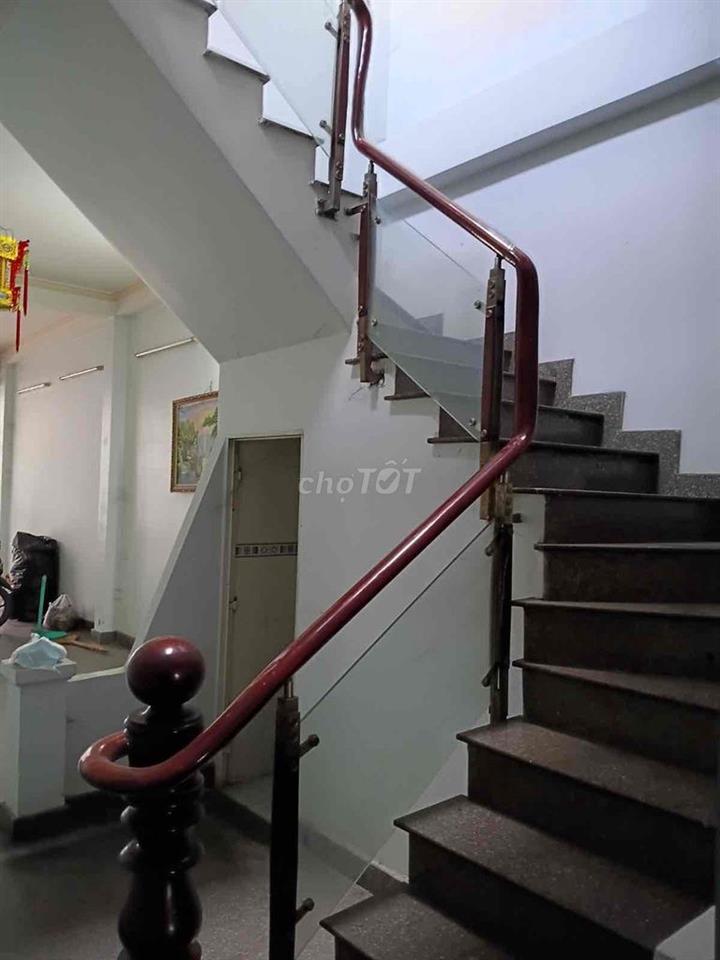 Cho thuê nhà Lê Thị Hà 4 tầng