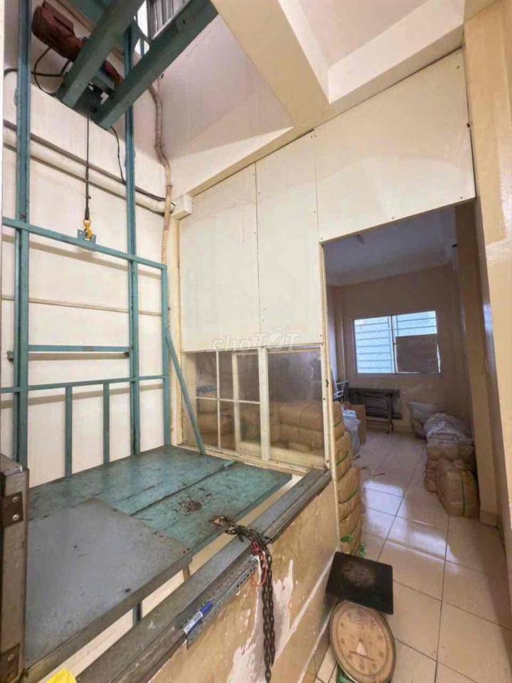 nhà mt hẻm sát mt lớn  10m 2 mt hẻm thông thoáng ,  hẻm dự kién 8 m