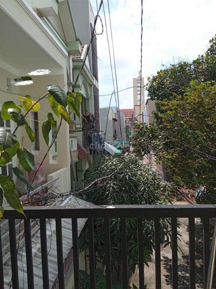 Cho thuê phòng lầu 1 khoảng 30m², có máy lạnh, giá 3 triệu