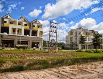 Siêu phẩm lô góc 2 mặt tiền chợ, sau lưng là hồ sinh thái 