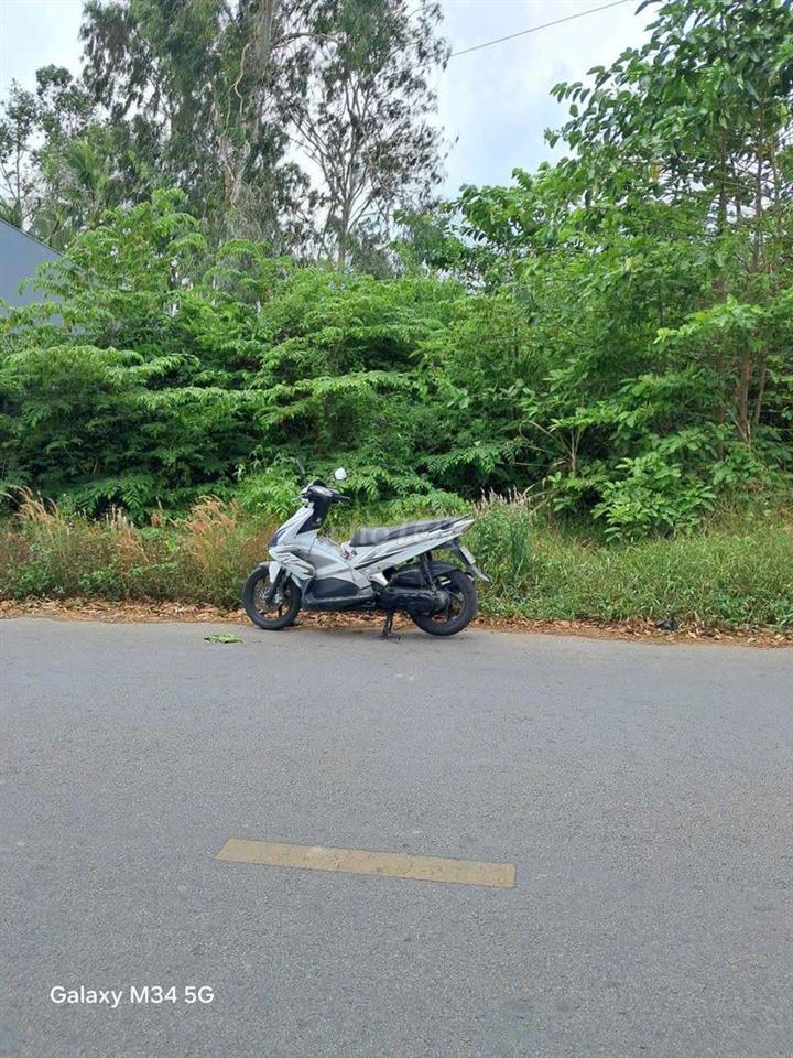 ĐẤT MẶT TIỀN 