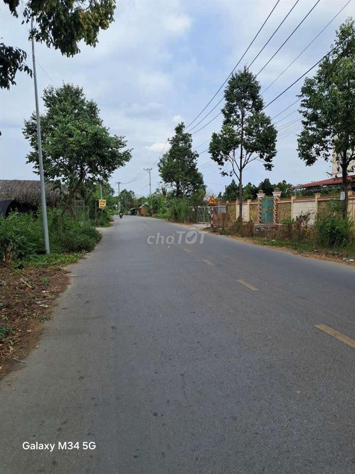 ĐẤT MẶT TIỀN 