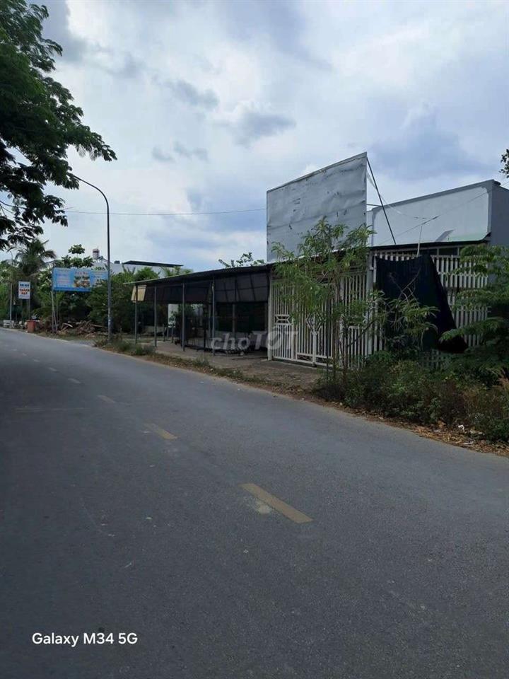 ĐẤT MẶT TIỀN 