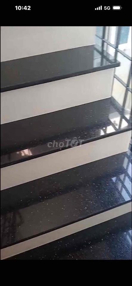 nhà đẹp thoáng vào ở hay kinh doam liền