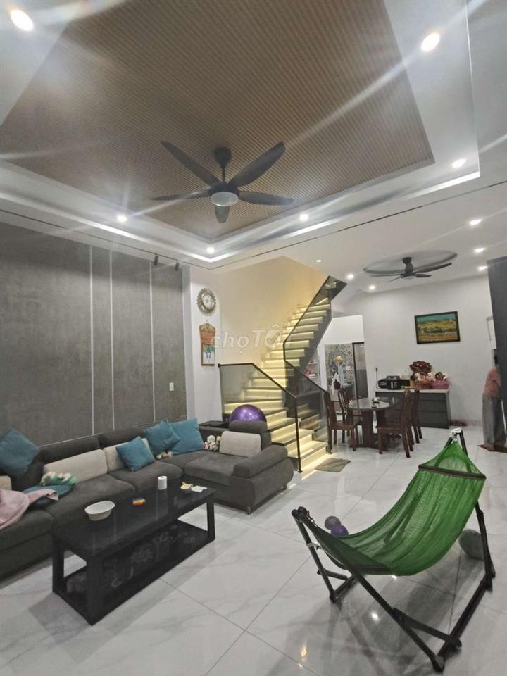 Nhà đẹp mới xây 1 năm