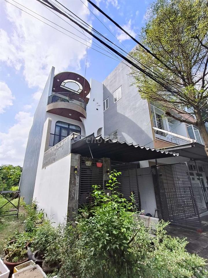 Nhà đẹp mới xây 1 năm