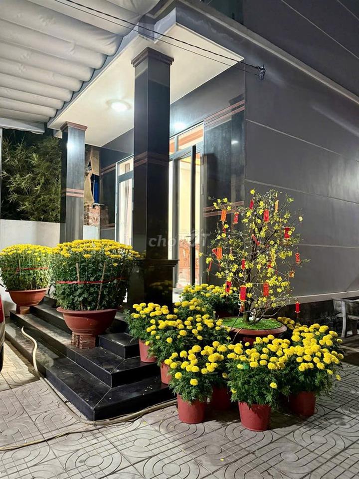 Cần bán đất có nhà 1 lầu 1 trệt ngang 5*20