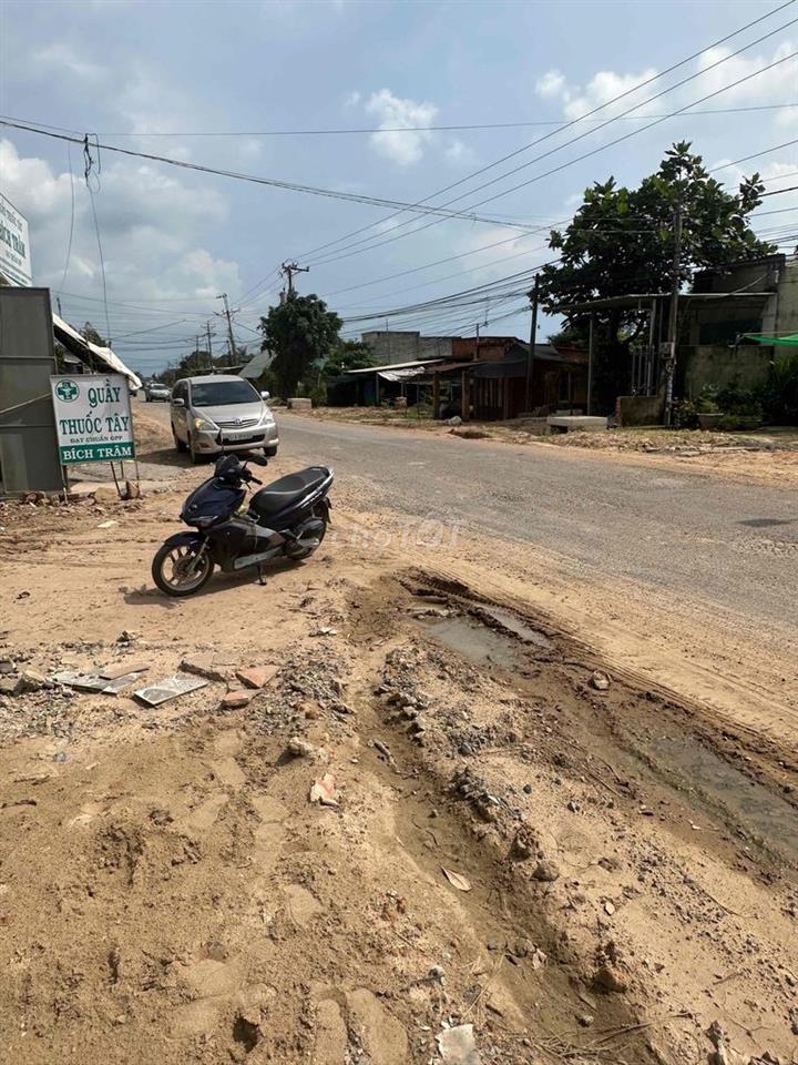 chính chủ cần bán lô đất MT đường 825