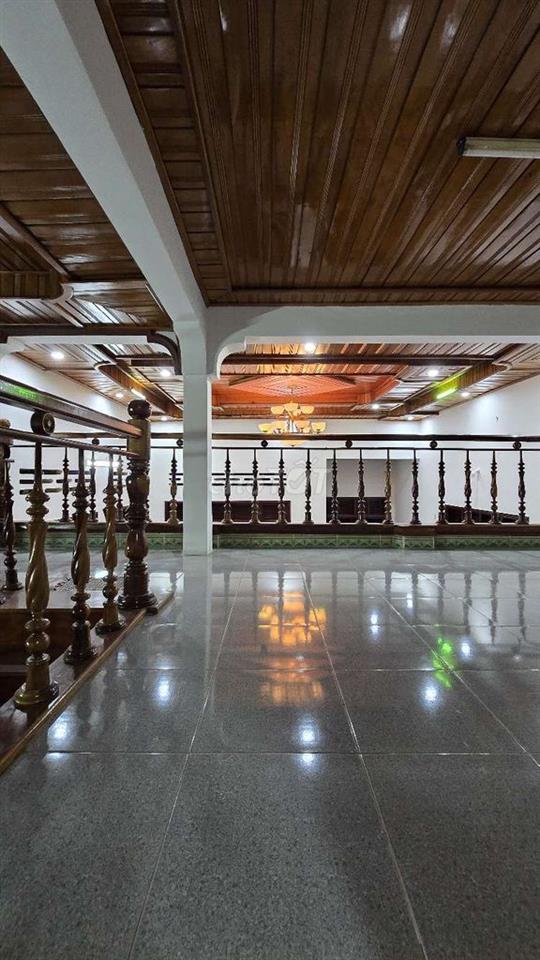 Nhà mặt tiền Kinh Doanh , Buôn Bán. Nhà gỗ xịn xò...