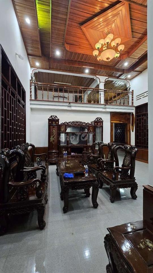 Nhà mặt tiền Kinh Doanh , Buôn Bán. Nhà gỗ xịn xò...