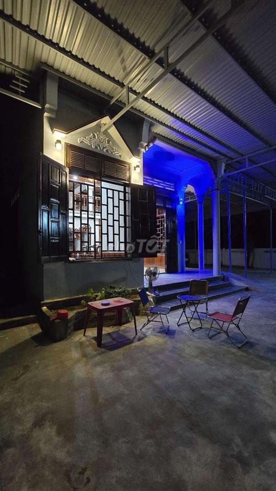 Nhà mặt tiền Kinh Doanh , Buôn Bán. Nhà gỗ xịn xò...