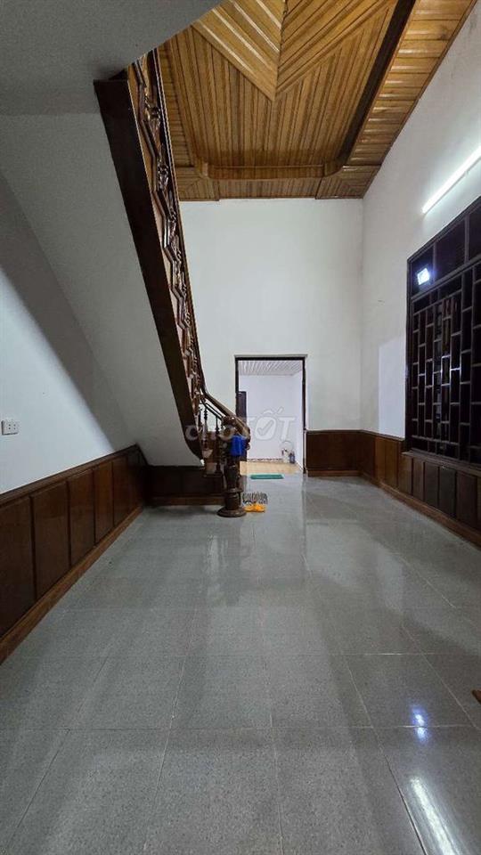 Nhà mặt tiền Kinh Doanh , Buôn Bán. Nhà gỗ xịn xò...