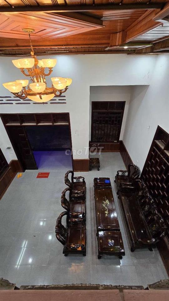 Nhà mặt tiền Kinh Doanh , Buôn Bán. Nhà gỗ xịn xò...