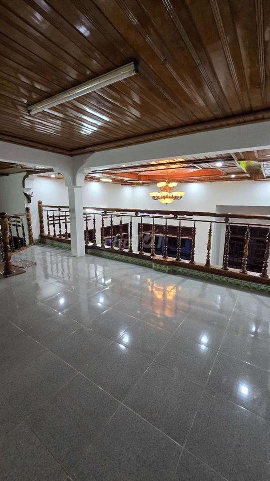 Nhà mặt tiền Kinh Doanh , Buôn Bán. Nhà gỗ xịn xò...