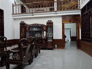 Nhà mặt tiền Kinh Doanh , Buôn Bán. Nhà gỗ xịn xò...