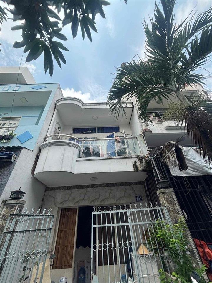 Ngang 4m dài 17m dg 8m 1 trệt 1 lầu vào ở ngay
