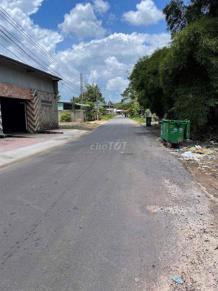 đất mặt tiền đường nhựa