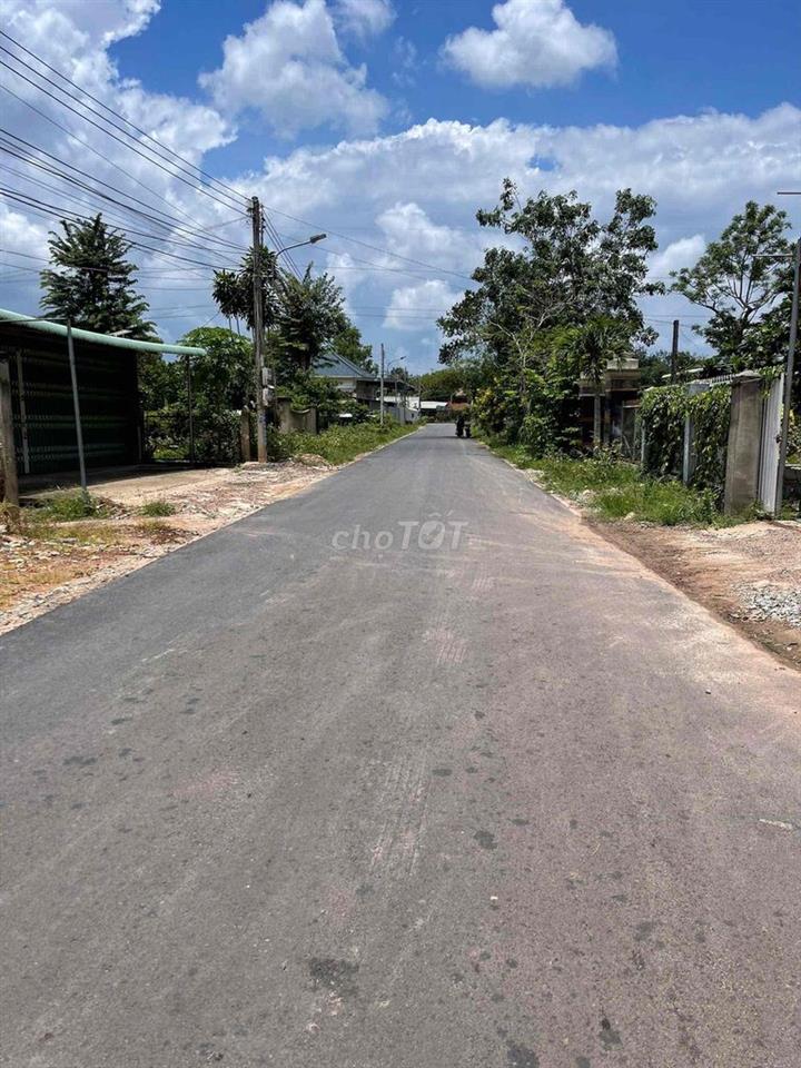 đất mặt tiền đường nhựa